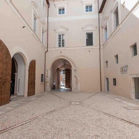 Bed and Breakfast Palazzo Pica Alfieri Centro Storico LʼAquila Exterior foto