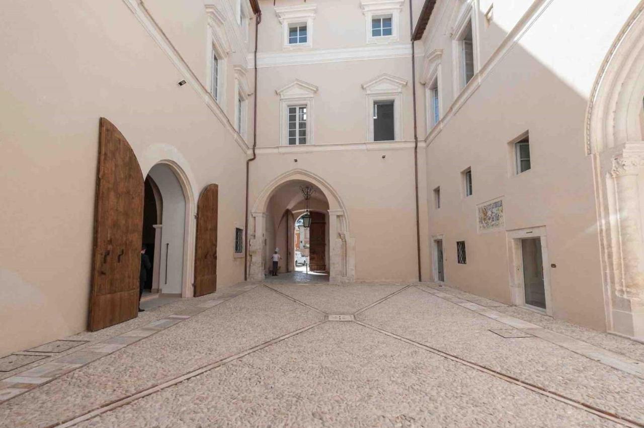 Bed and Breakfast Palazzo Pica Alfieri Centro Storico LʼAquila Exterior foto