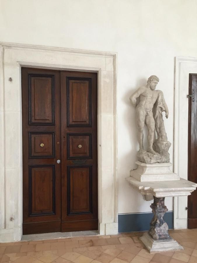 Bed and Breakfast Palazzo Pica Alfieri Centro Storico LʼAquila Exterior foto